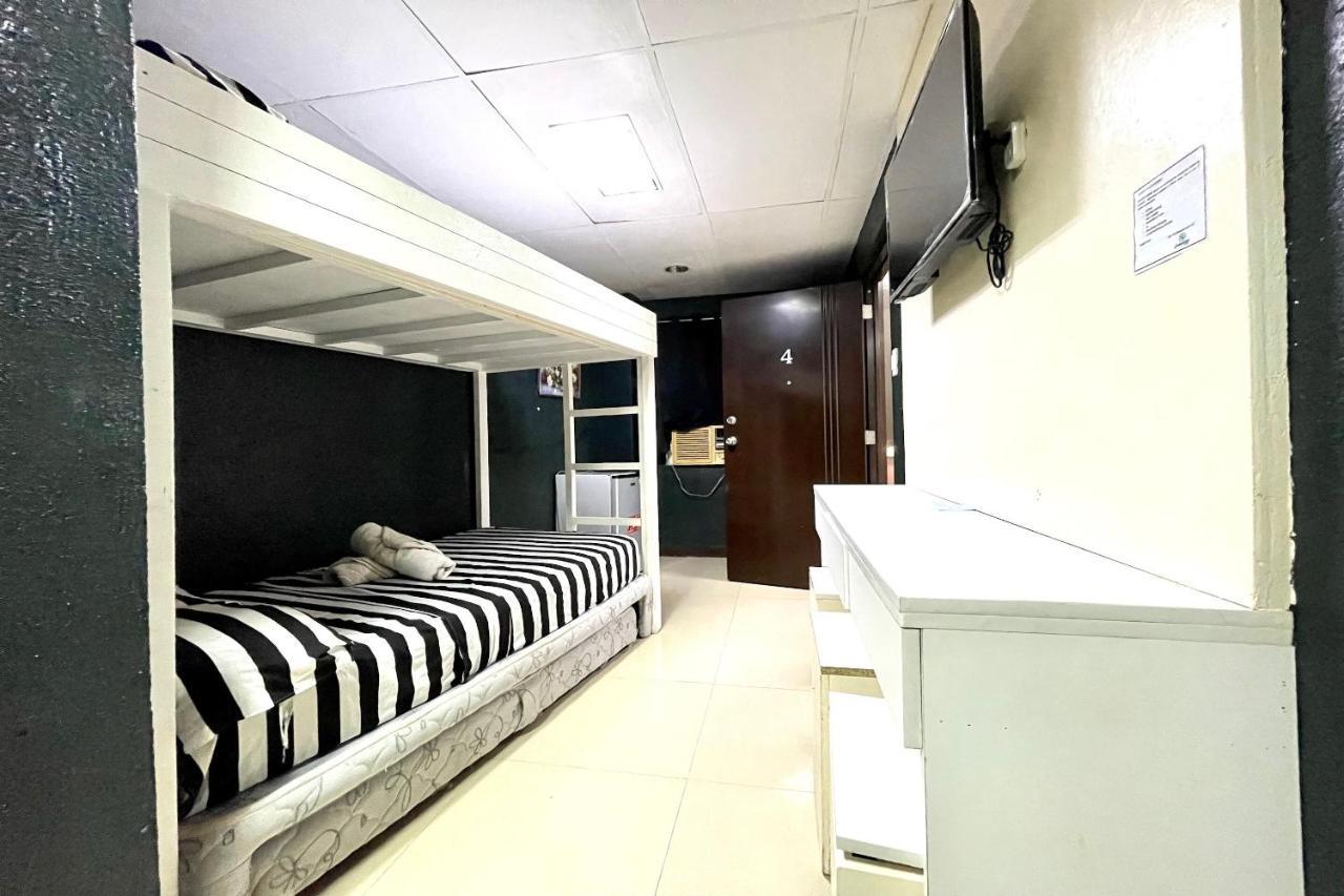 Oyo 910 Sabaidee Suites Mandaue City Ngoại thất bức ảnh